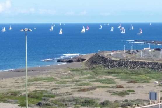 Un día espléndido despide a su paso por la costa Telde a los tripulantes de la Regata ARC (Foto Jesús Ruiz Mesa y Miguel Santana)